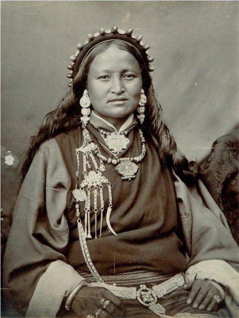 Antique Tibetan Gau with Filigree and Turquoise - Anteeka