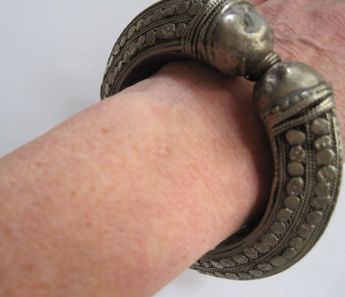 Vintage Metal Bedouin Bracelet or Bangle from Yemen - Anteeka