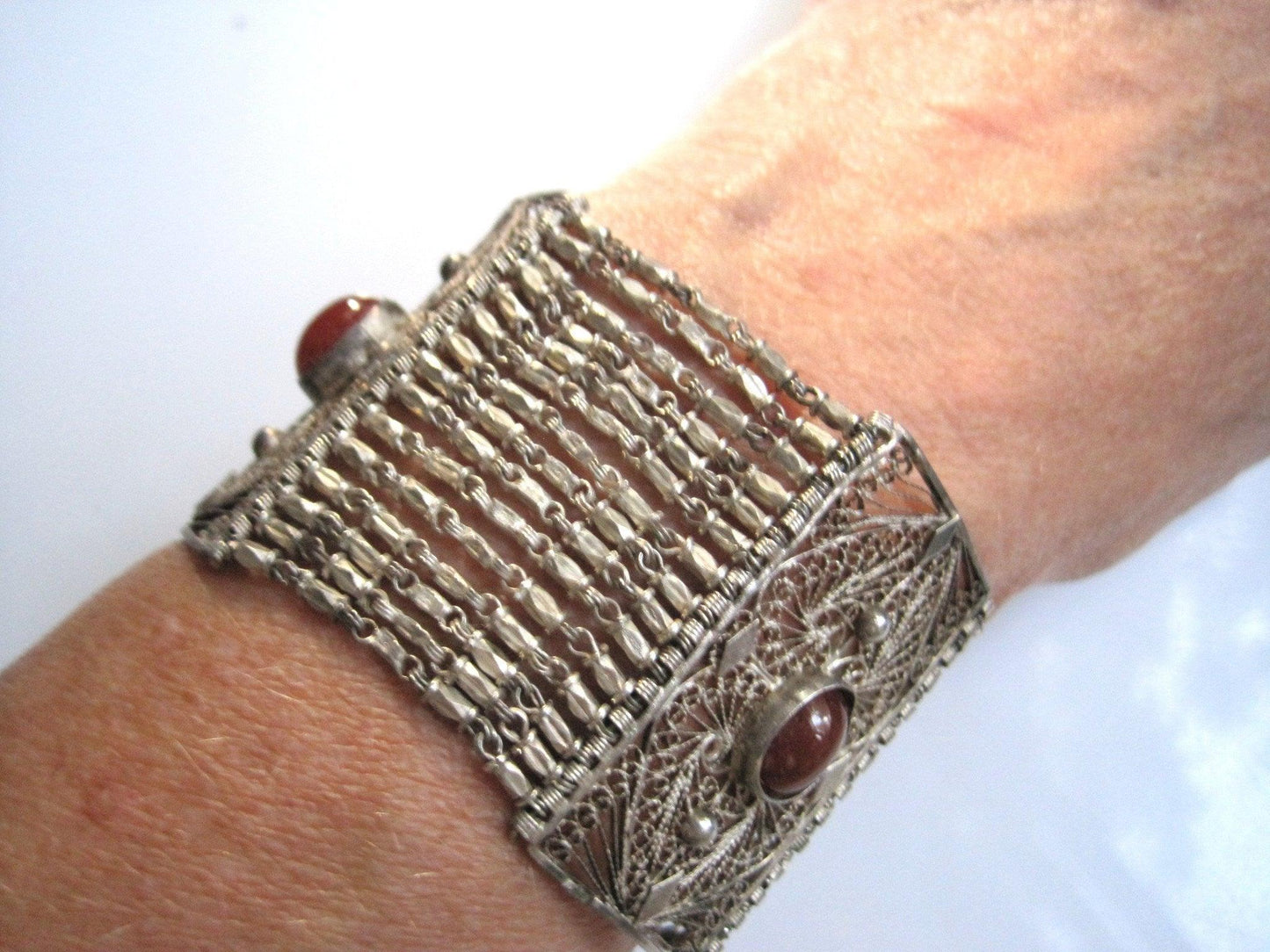 Vintage Silver and Carnelian Egyptian Link Bracelet from the 1930s - Anteeka