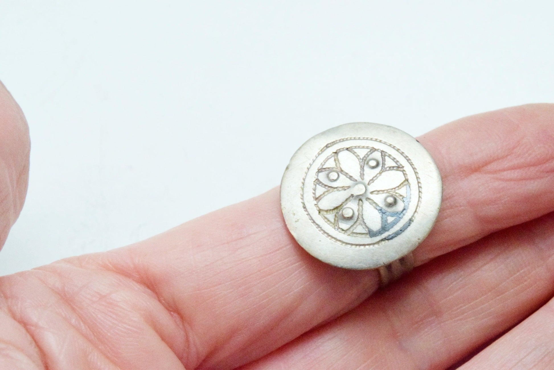 Vintage Silver Flower Ring from Morocco - Anteeka