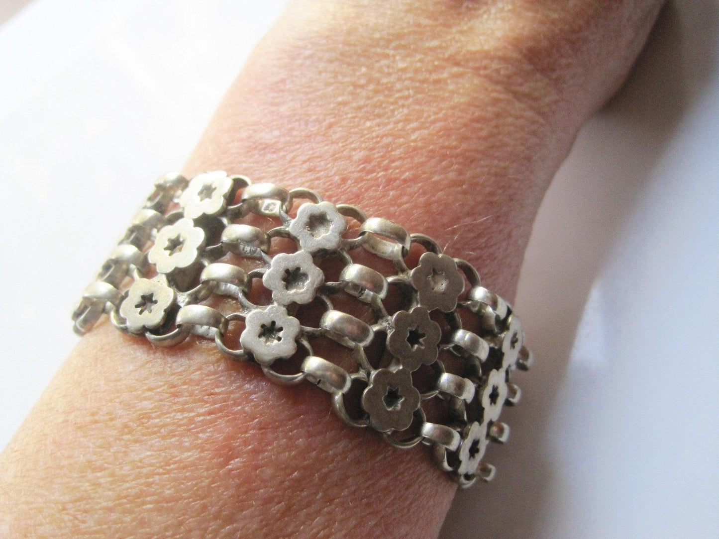 Vintage Silver Indian Flexible Bracelet from Madhya Pradesh - Anteeka