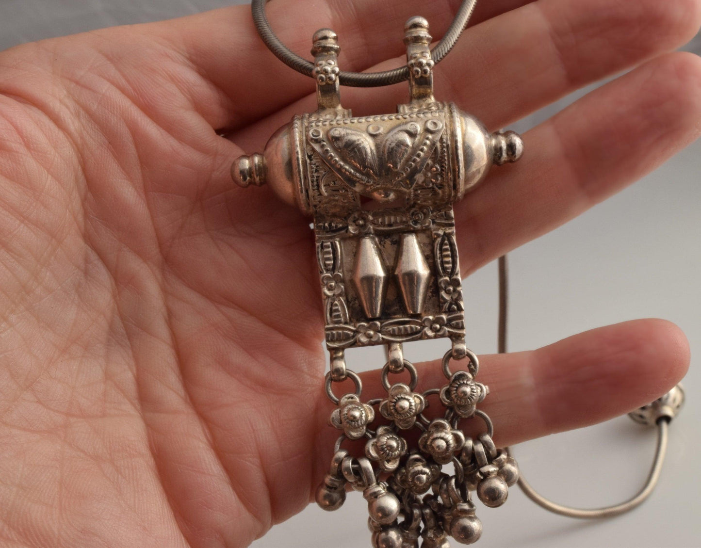 Vintage Silver Indian Necklace with Snake Chain - Anteeka