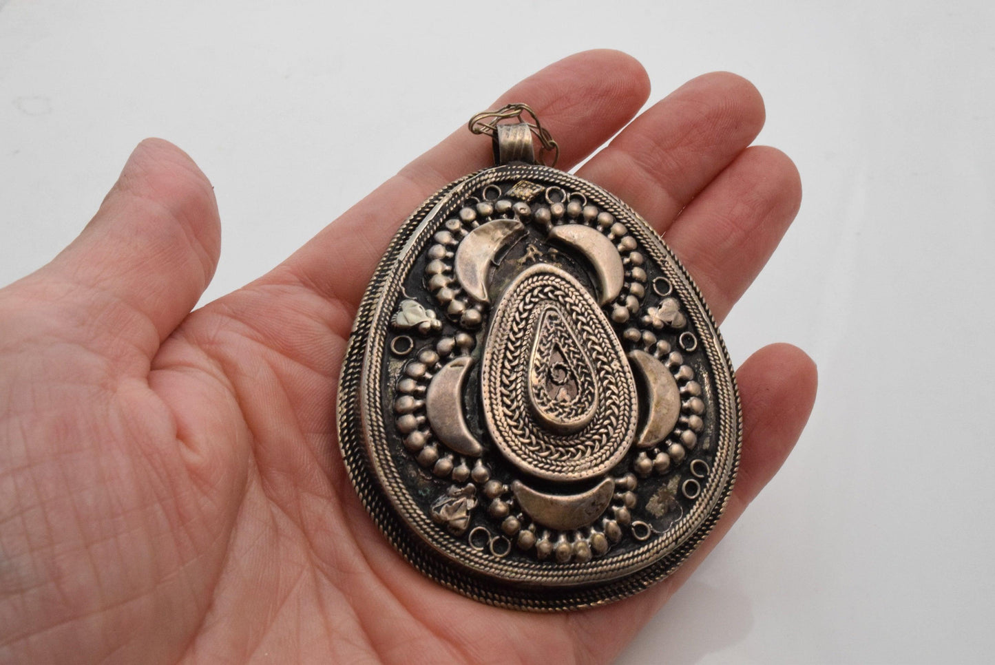 big pendant necklace