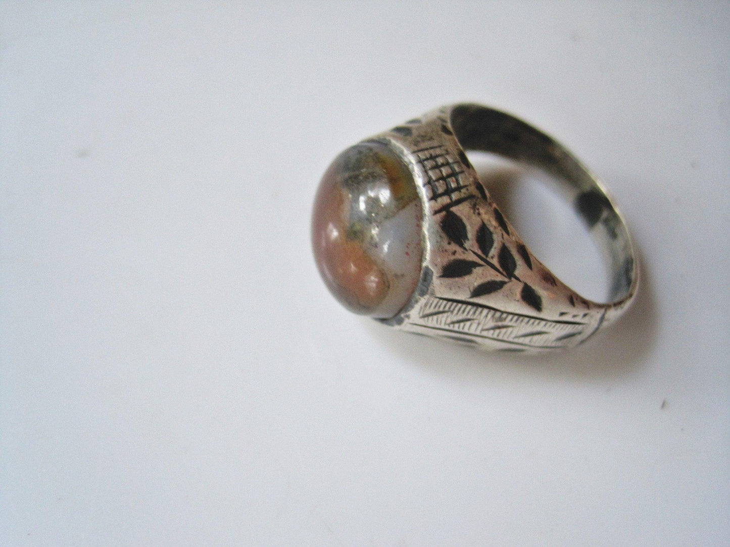 Vintage Yemeni Man Ring Sterling Silver and Agate Size 12 - Anteeka