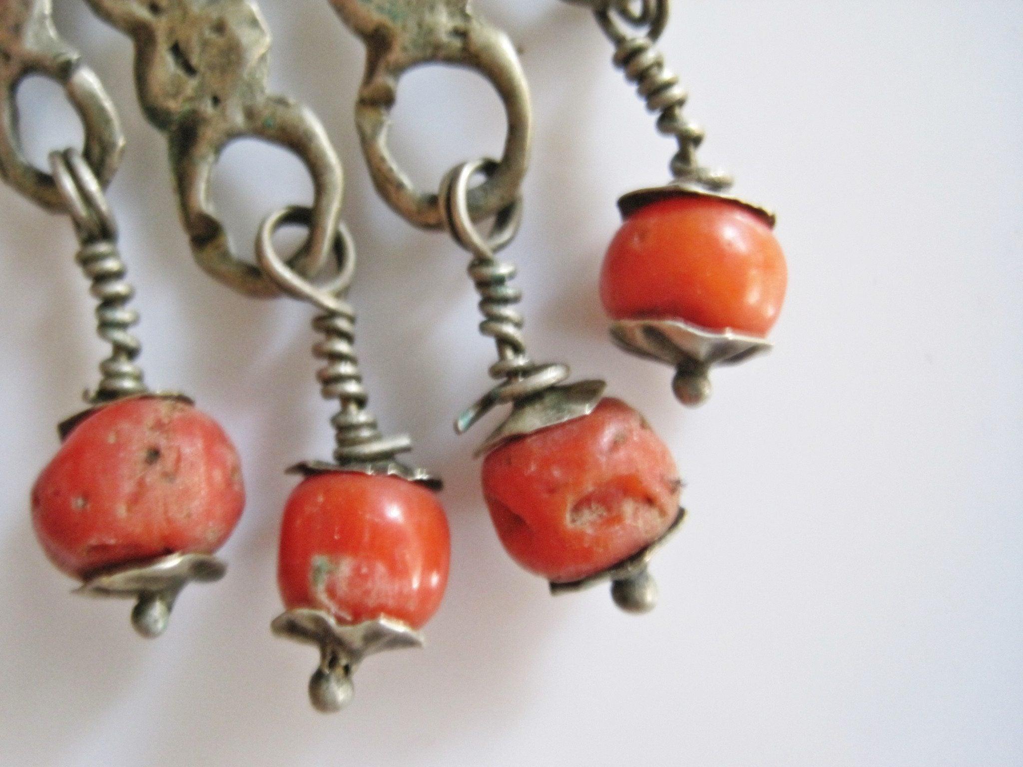 Berber loop shops Chaoui Aurès, silver and coral pearls, 1930's