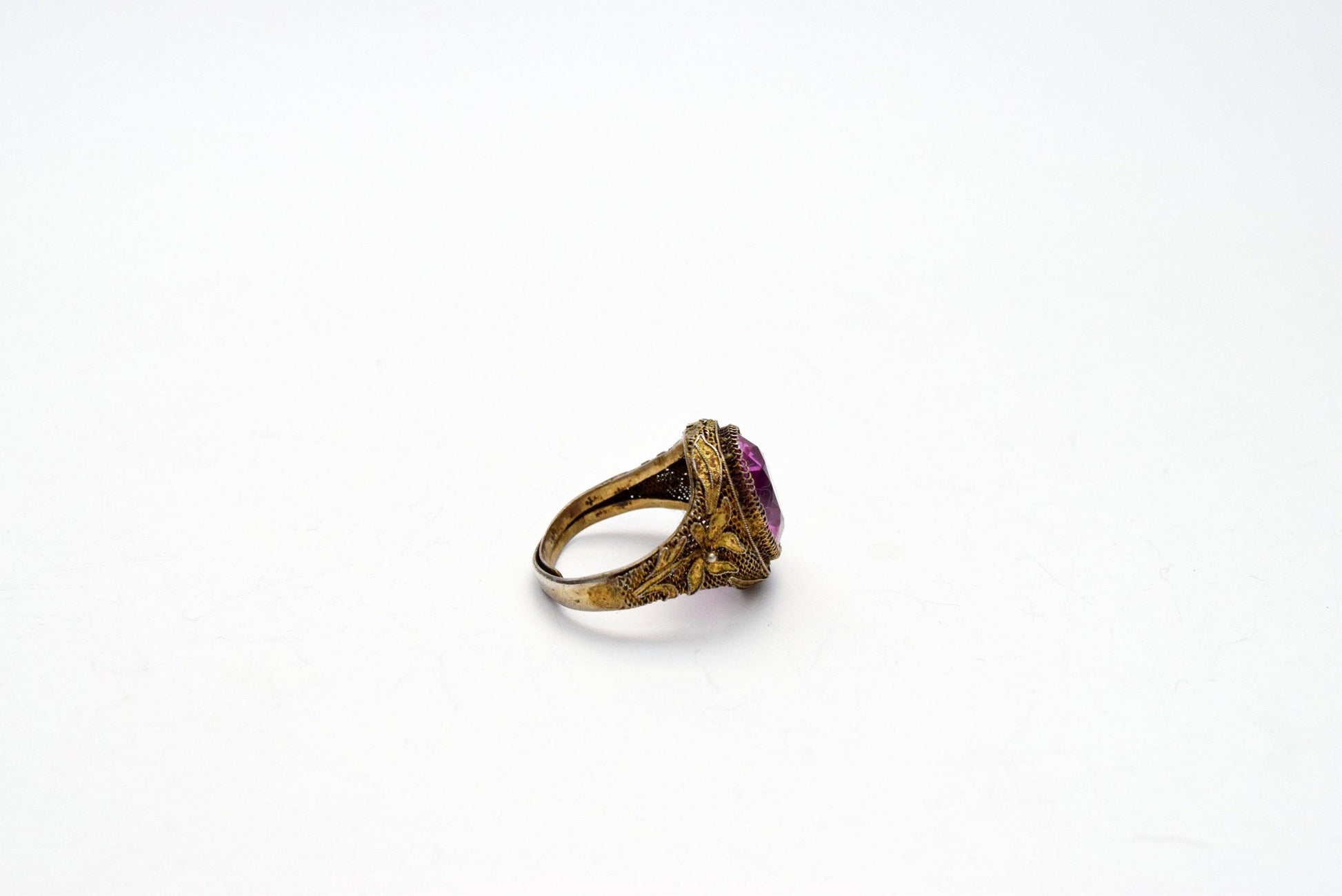 Chinese Export Ring with Purple Oval Cabochon - Anteeka