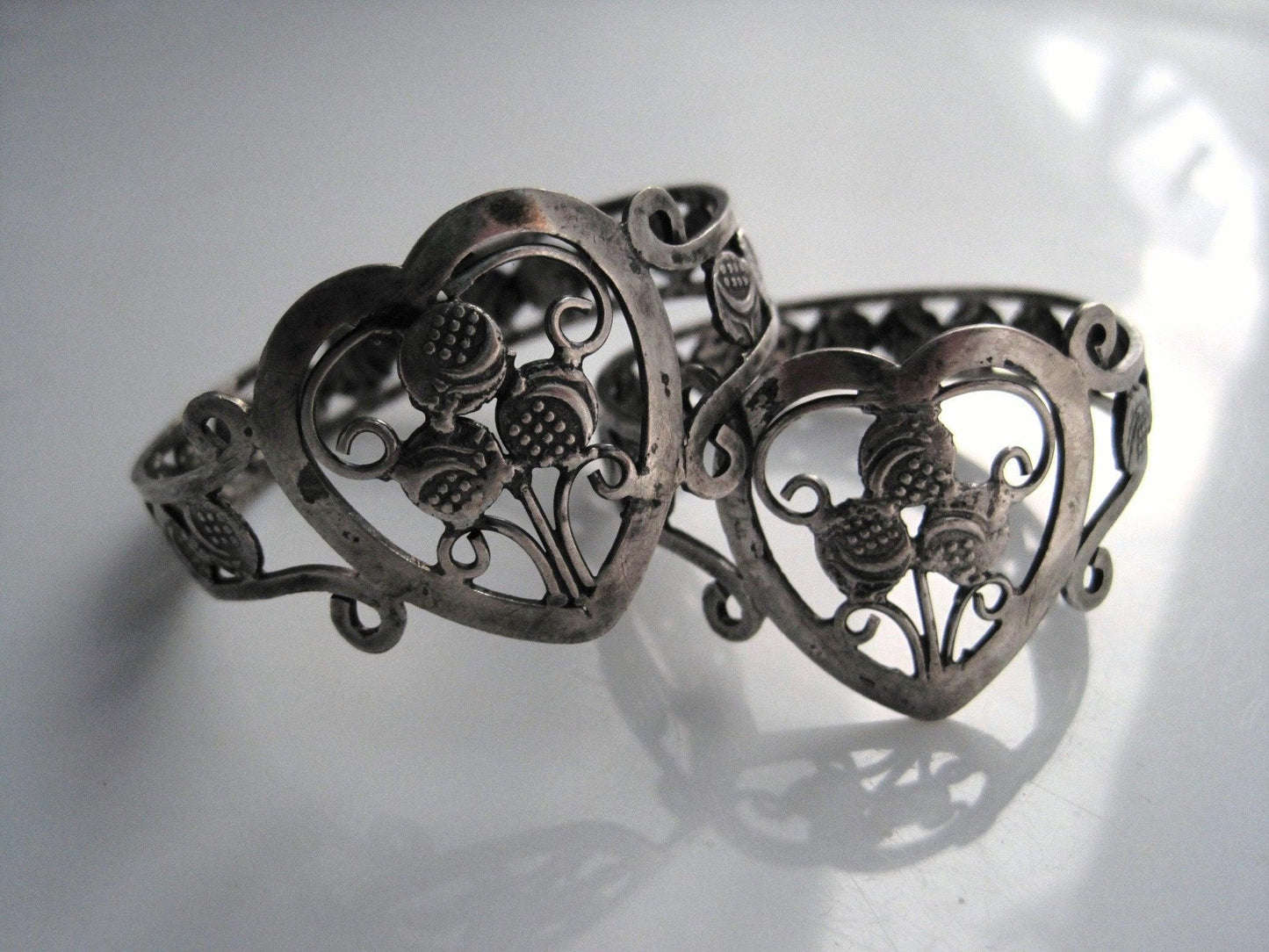 Pair of Silver Middle East Open Work Baby Bracelets or Napkin Rings - Anteeka
