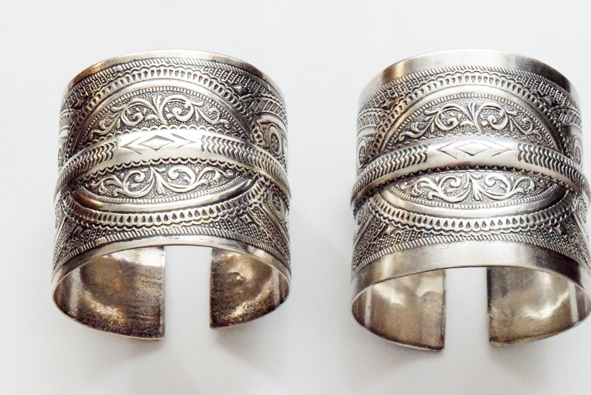 Pair of Wide Silver Berber Cuffs with Fish Motif - Anteeka