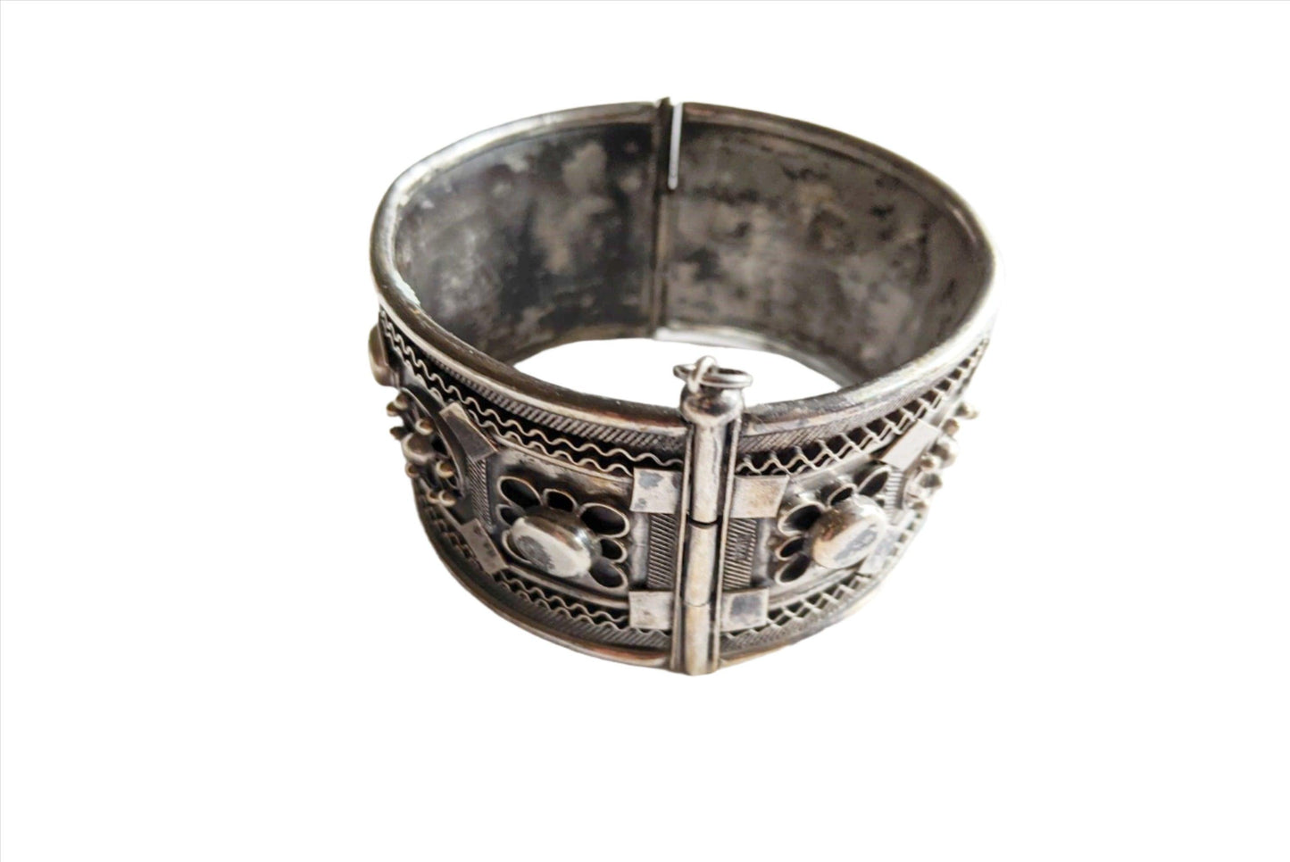 Vintage Silver Rashaida Bedouin or Nubian Hinged Bracelet