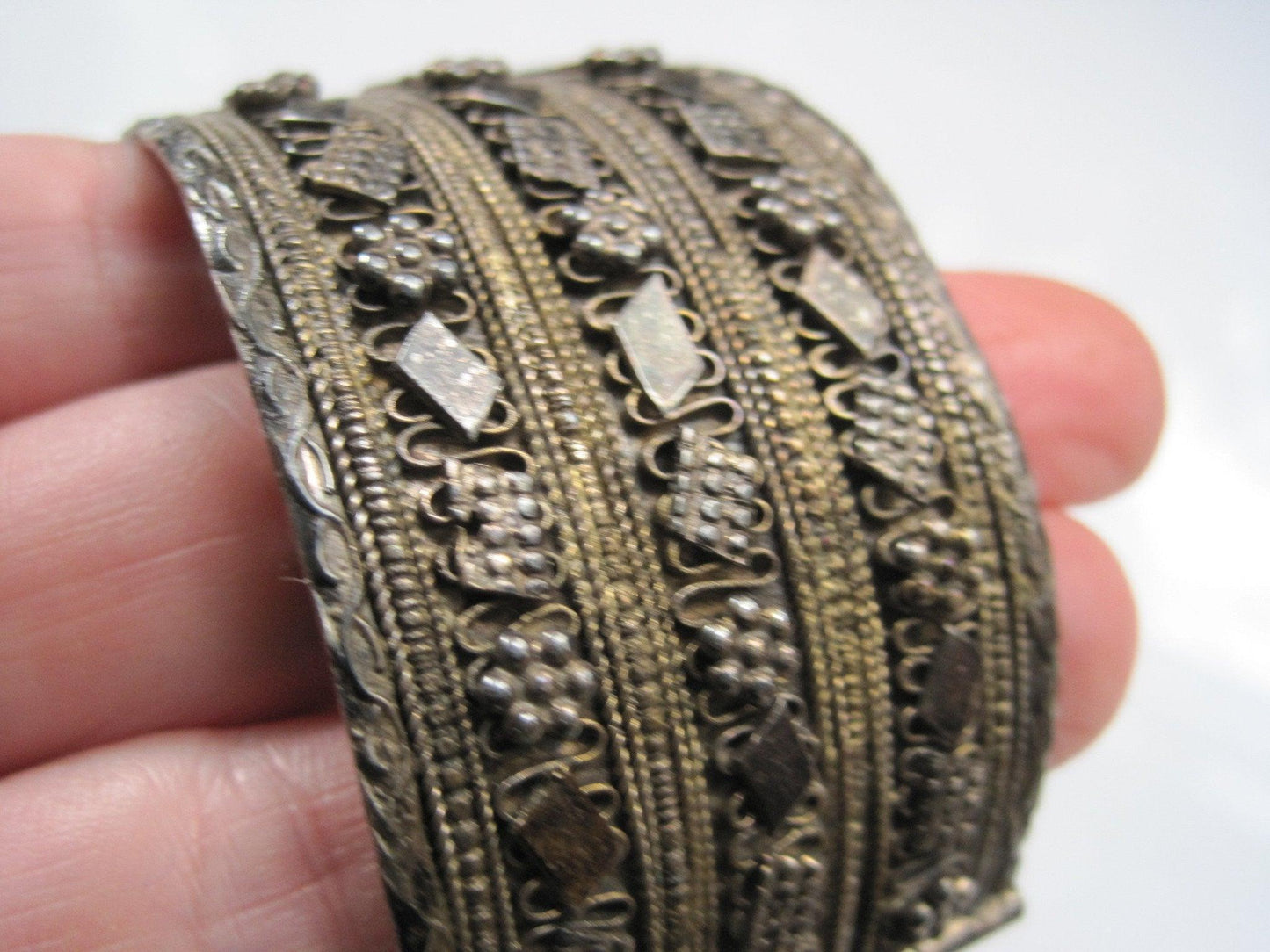 Vintage Solid Silver Bedouin Yemeni Hinged Bracelet - Anteeka