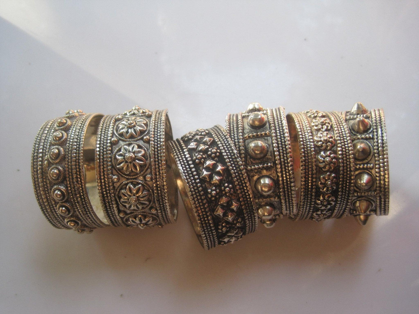 Six Silver Napkin Rings Modeled after Omani Bracelets - Anteeka