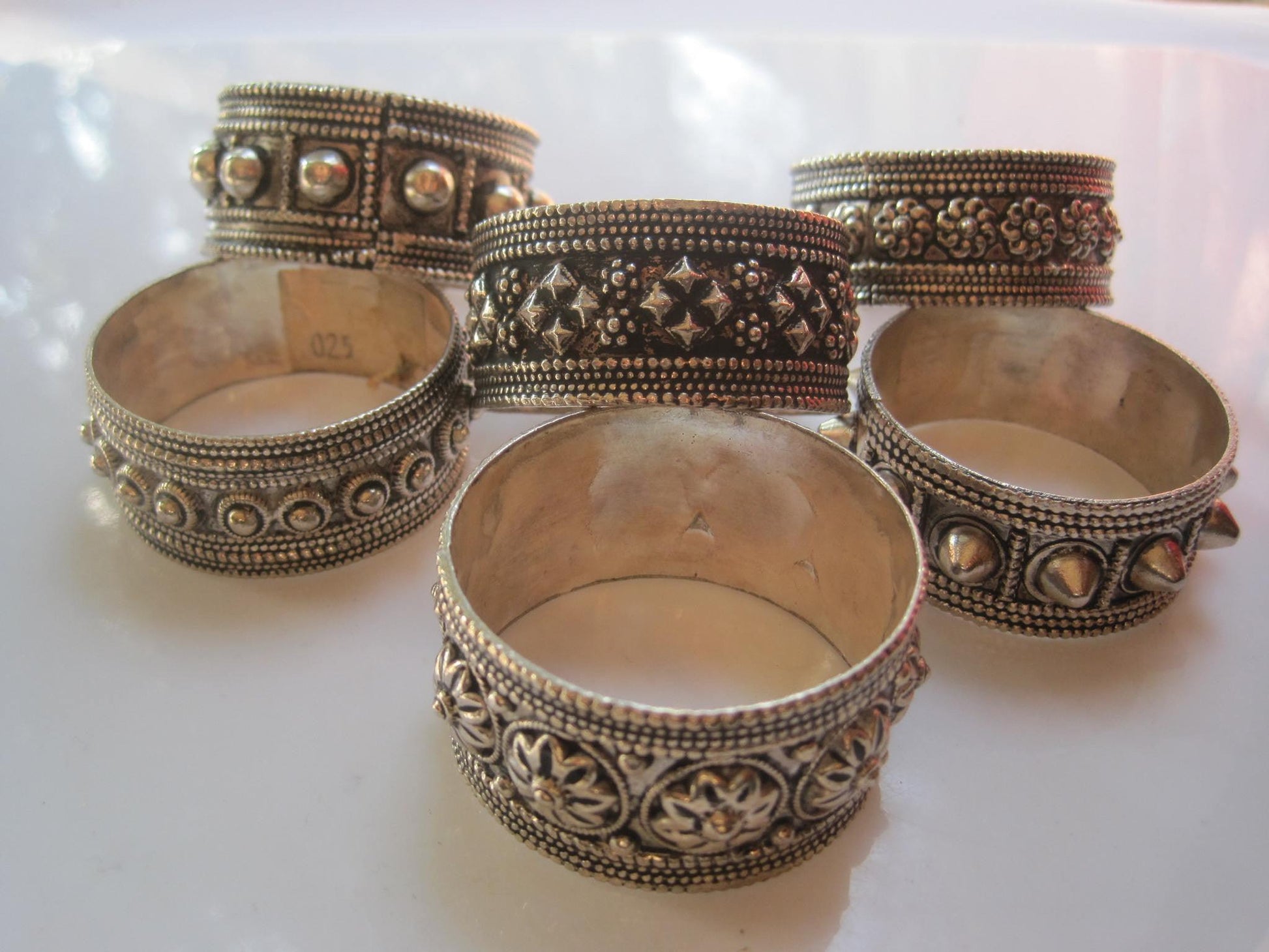 Six Silver Napkin Rings Modeled after Omani Bracelets - Anteeka