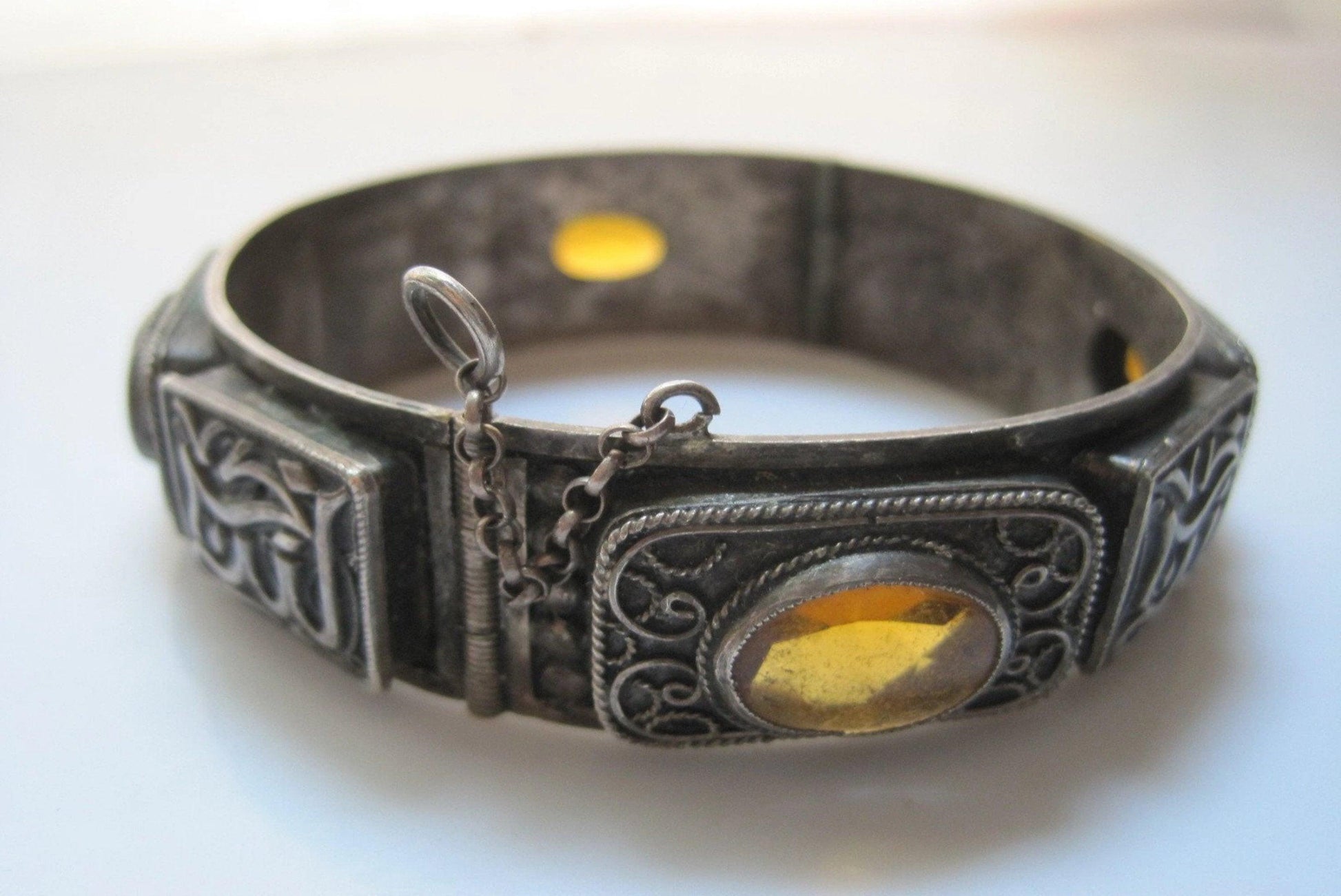 Vintage Algerian Silver and Yellow Glass Bracelet from French Colonial Times - Anteeka