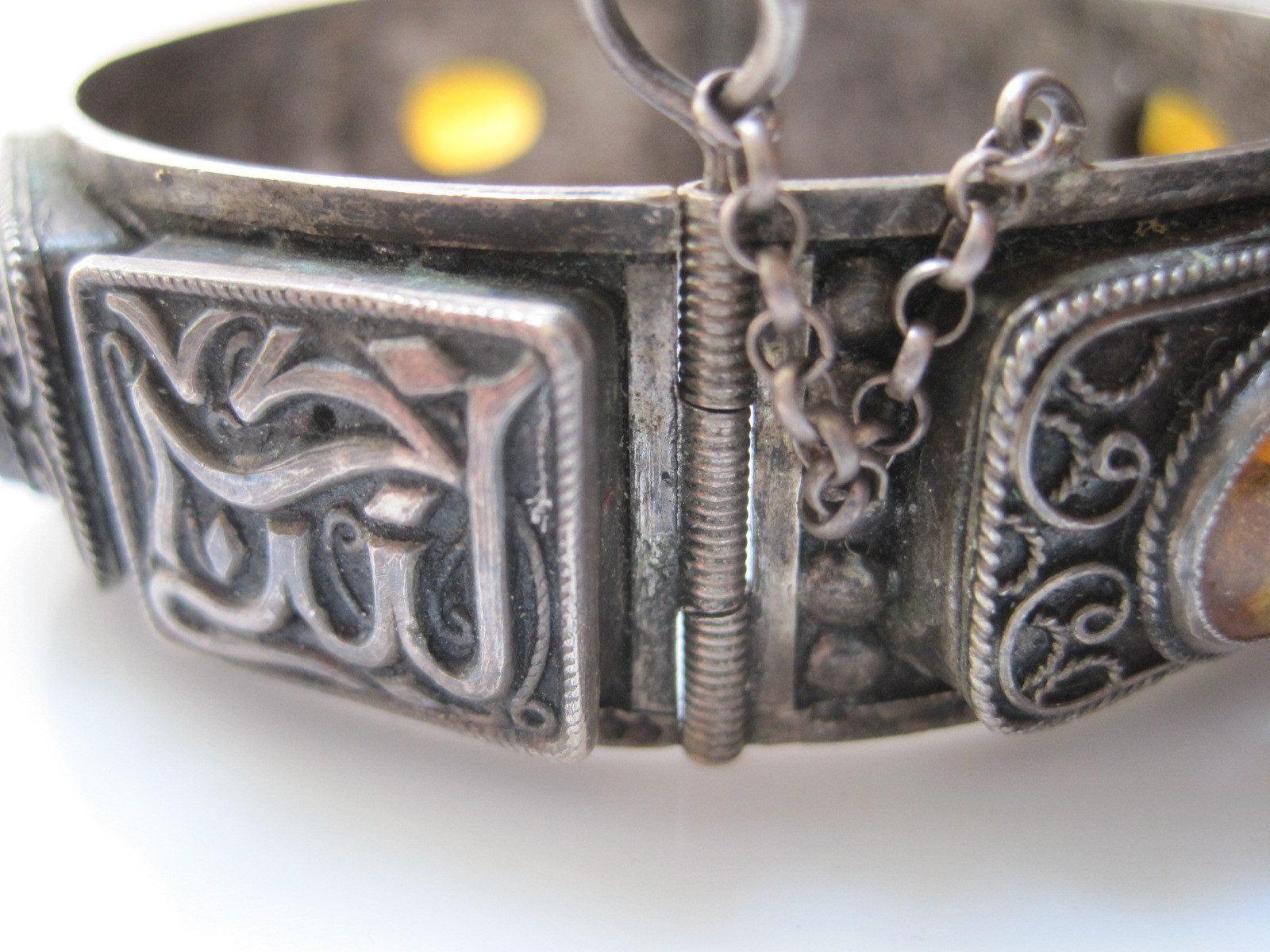 Vintage Algerian Silver and Yellow Glass Bracelet from French Colonial Times - Anteeka