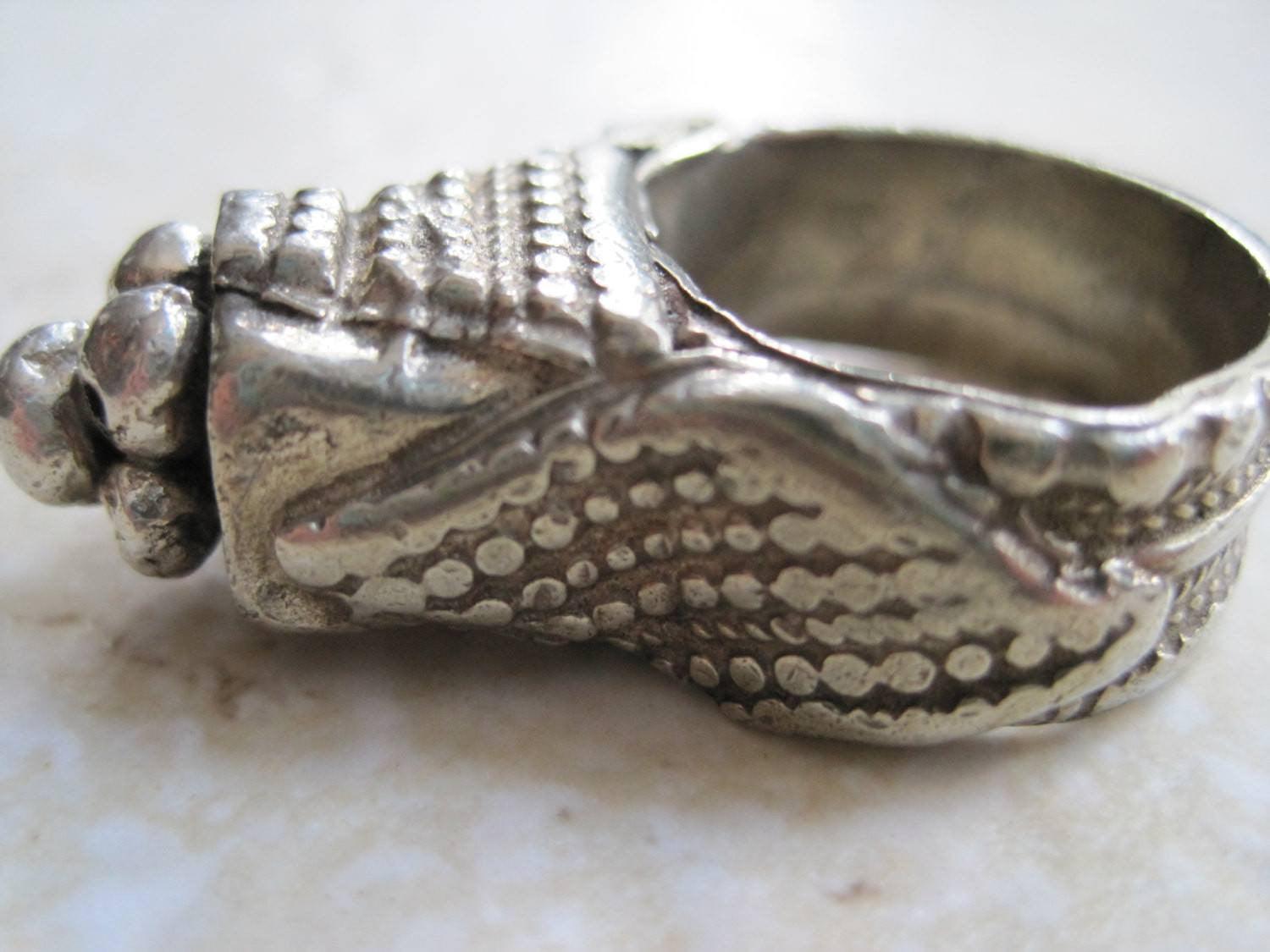 Vintage Bedouin Ring - Tribal Silver Tower Ring - Size 8 and a half - Anteeka