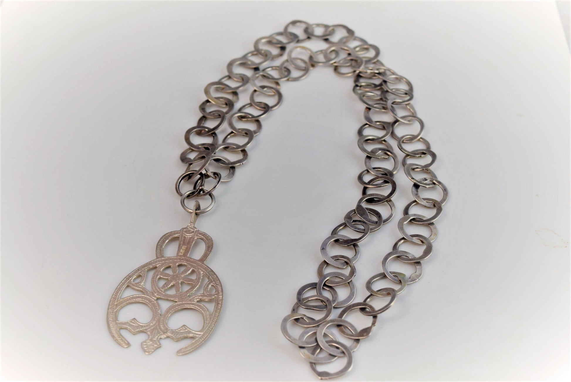 rihana tunisian necklace
