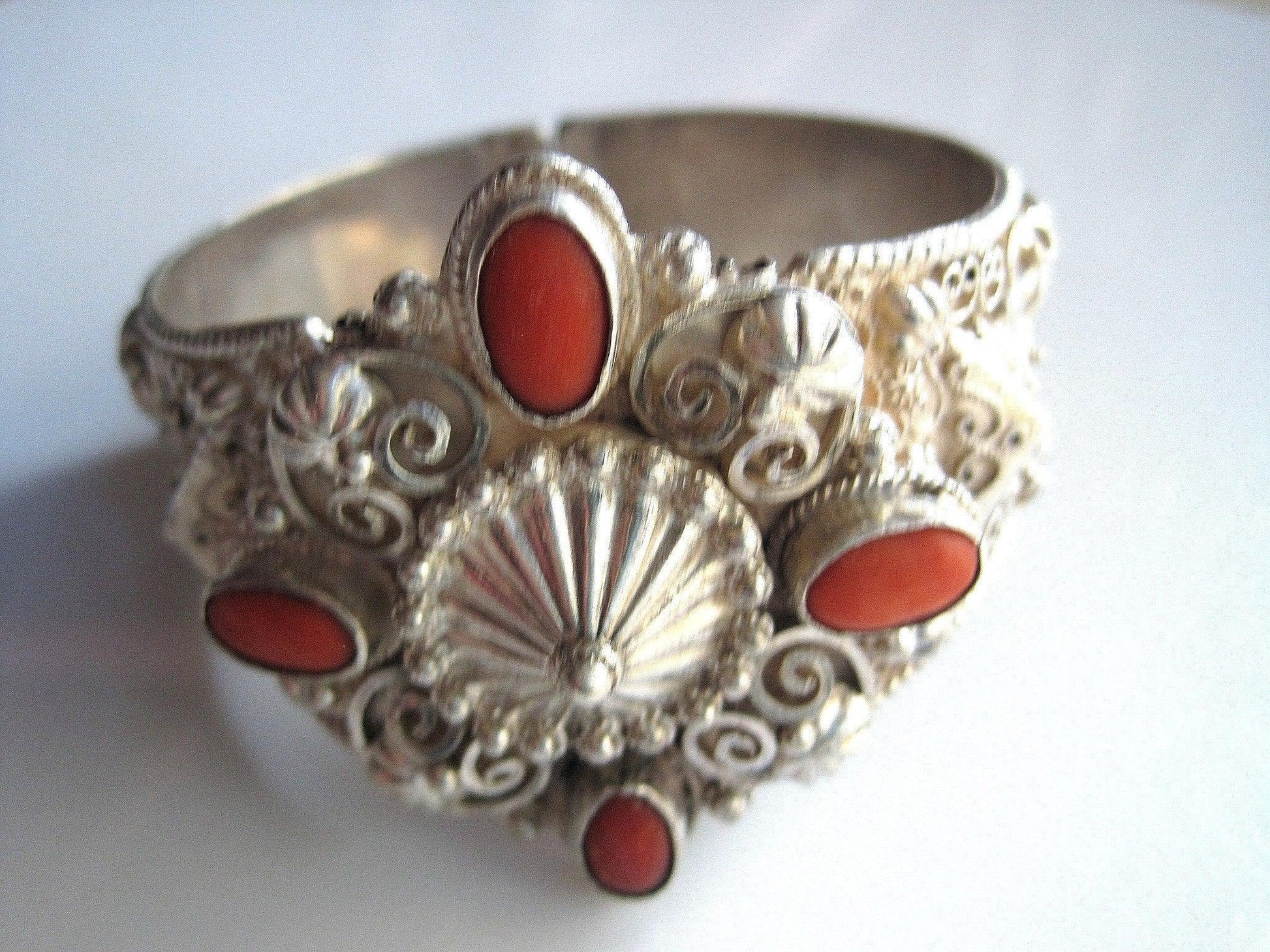 Vintage Etruscan 800 Silver and Coral  Italian Hinged Bracelet - Anteeka