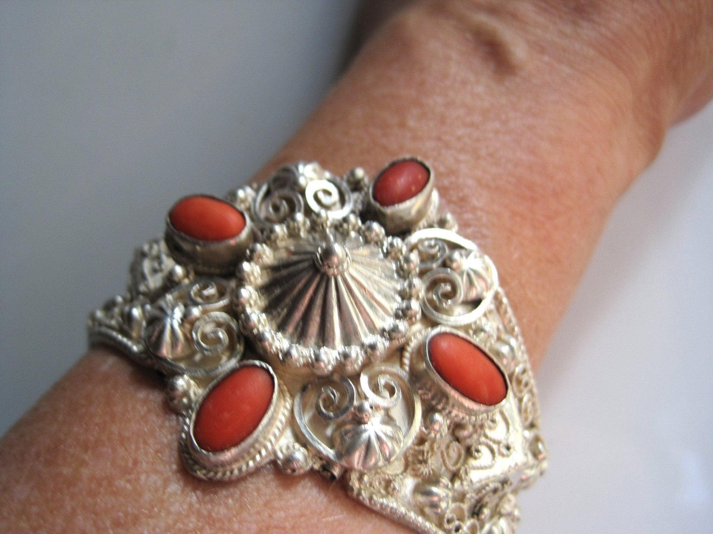 Vintage Etruscan 800 Silver and Coral  Italian Hinged Bracelet - Anteeka