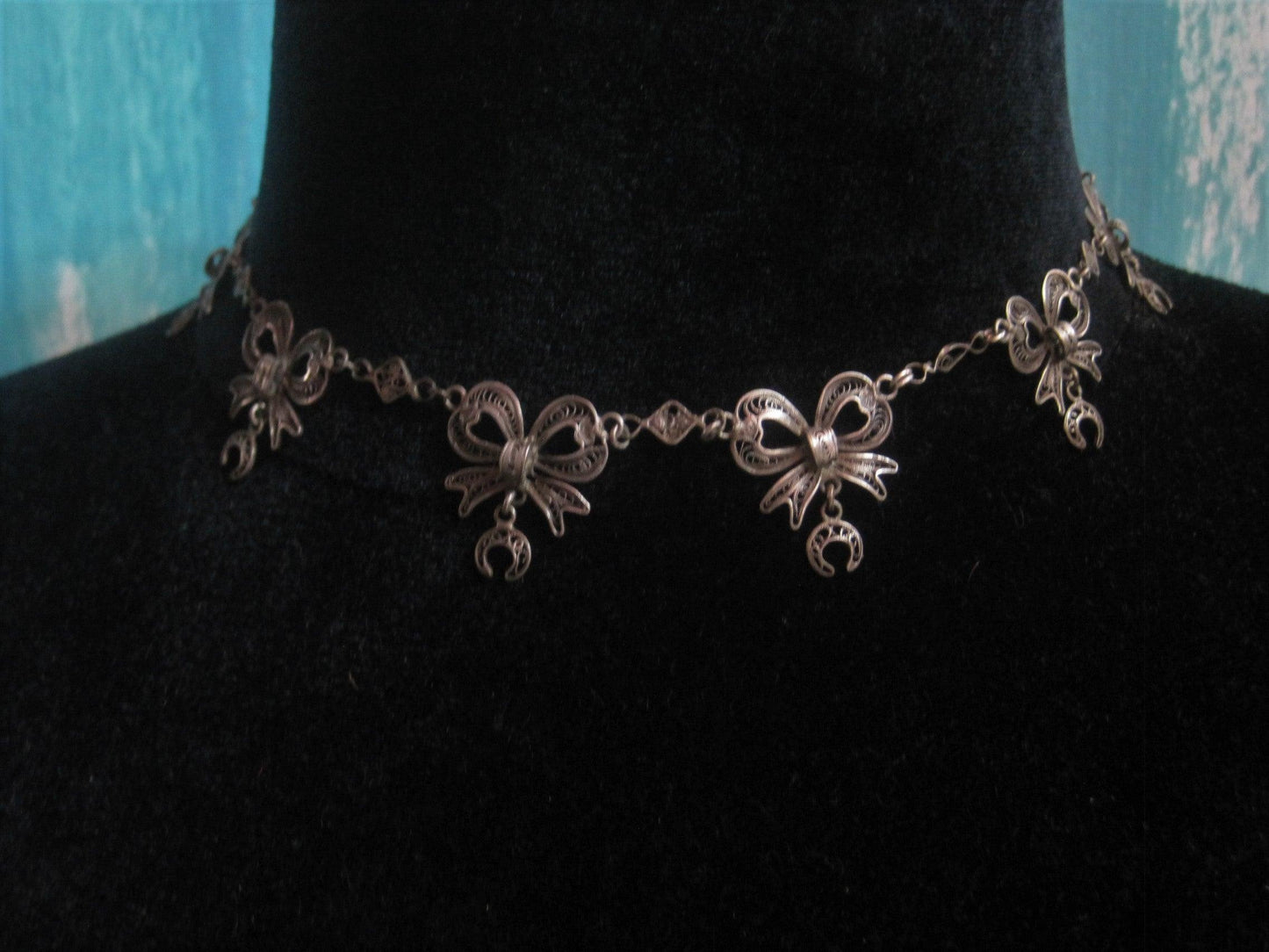 Vintage Italian Silver Filigree Bow Necklace - Anteeka