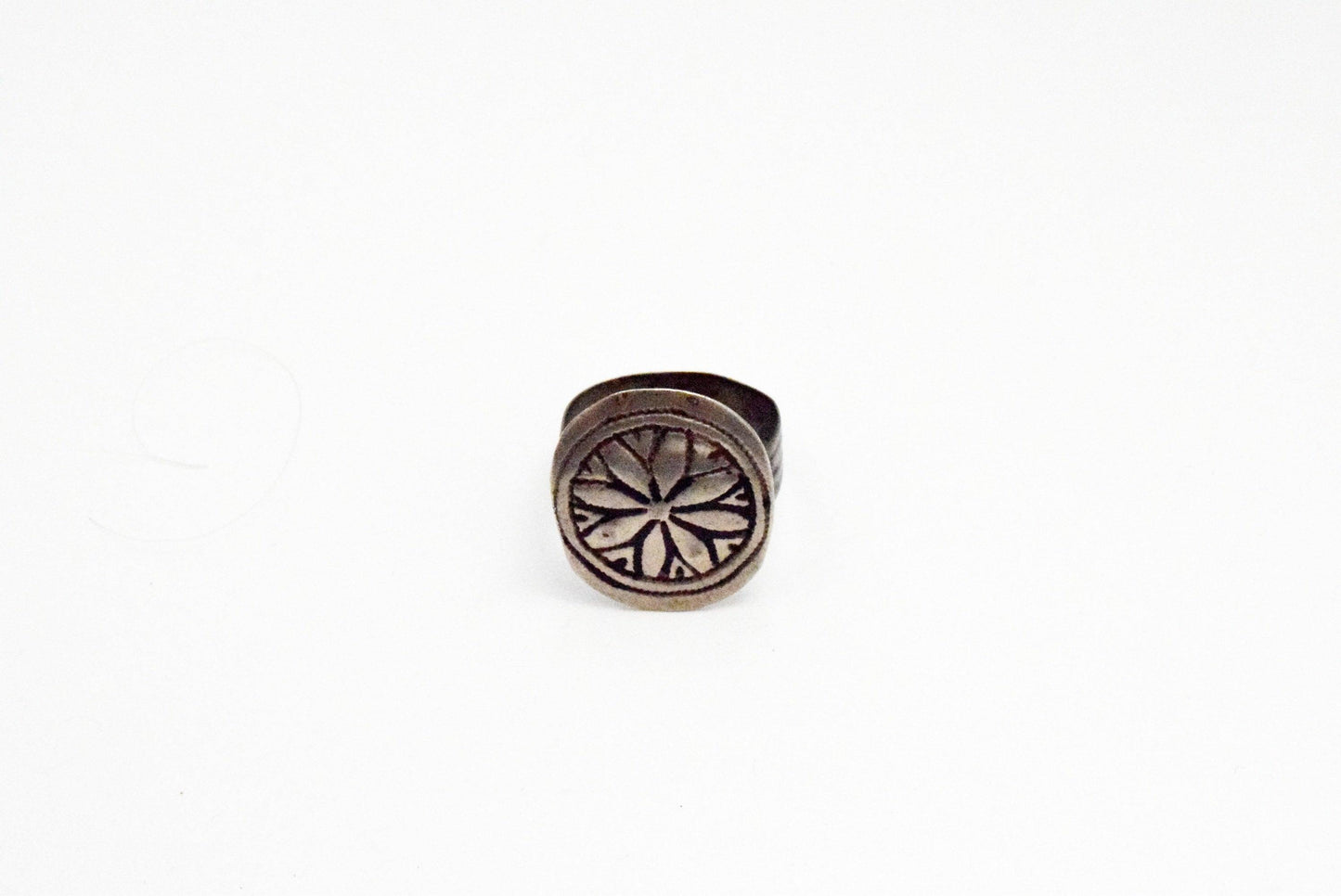 Vintage Round Silver and Niello Moroccan Ring - Anteeka
