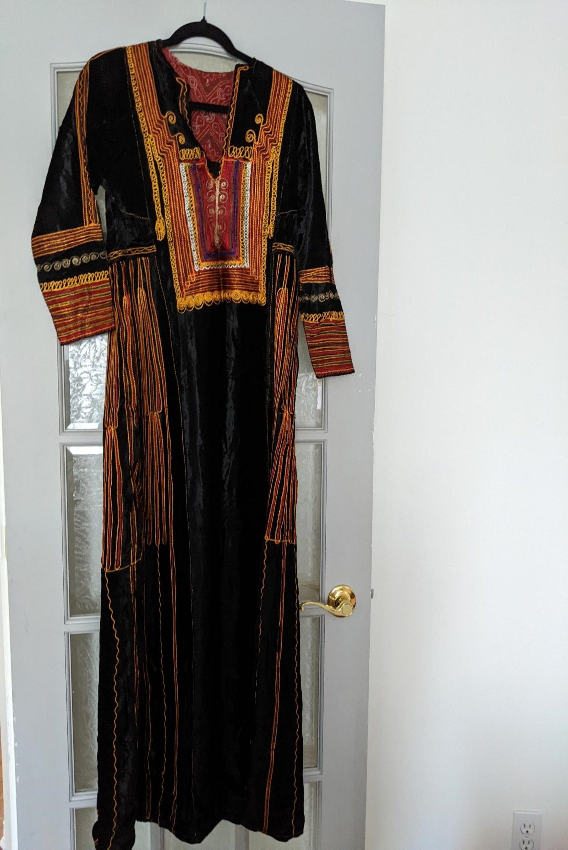 Vintage Saudi Arabian Embroidered Kaftan Maxi Dress Anteeka Vintage Saudi Arabian Embroidered Kaftan Maxi Dress Anteeka