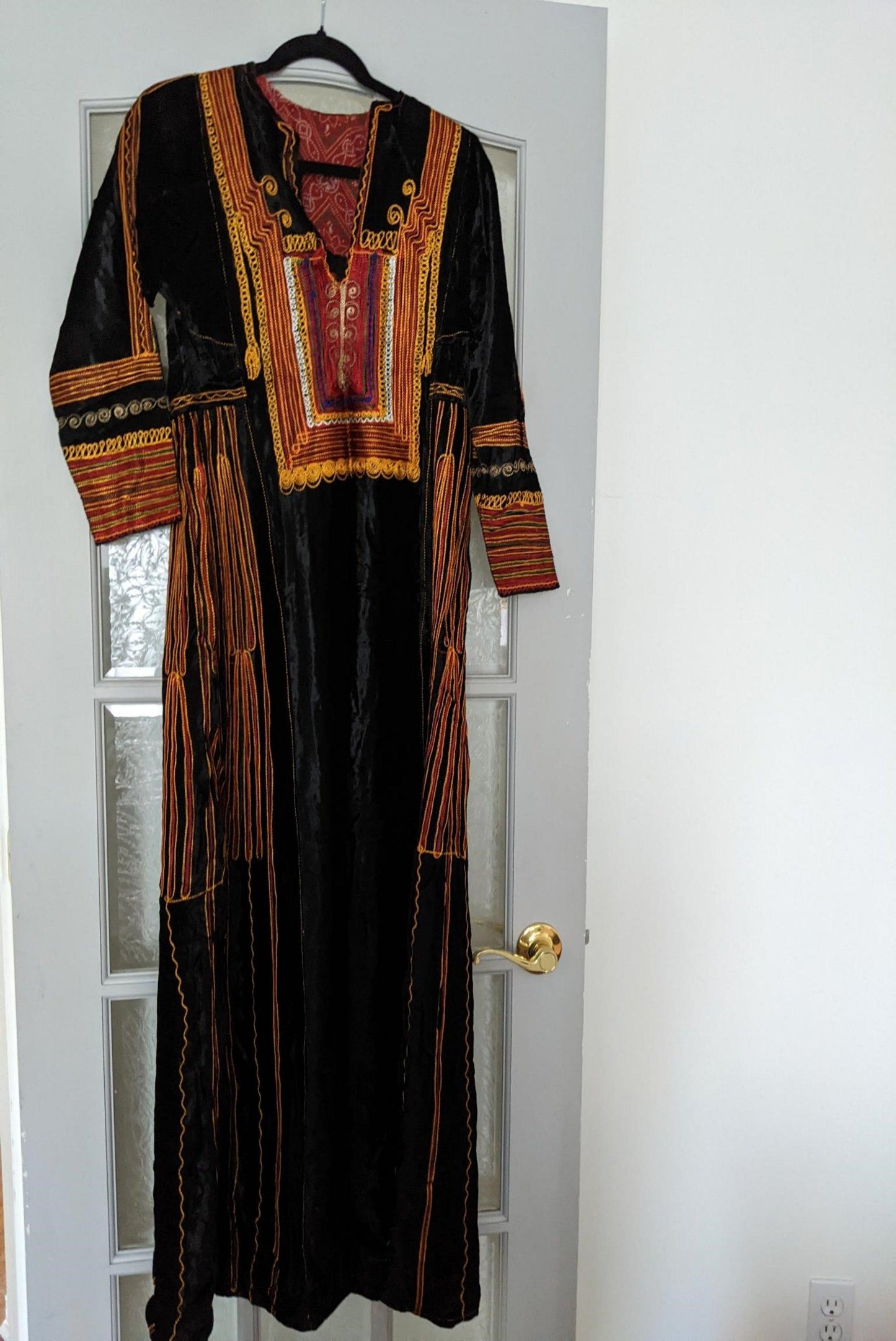 Vintage Saudi Arabian Embroidered Kaftan Maxi Dress Anteeka Vintage Saudi Arabian Embroidered Kaftan Maxi Dress Anteeka