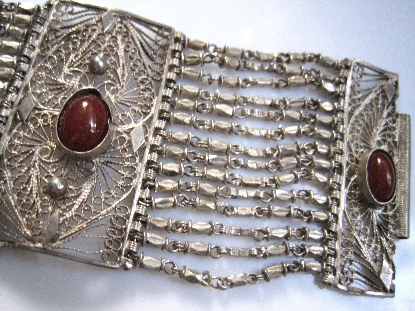 Vintage Silver and Carnelian Egyptian Link Bracelet from the 1930s - Anteeka