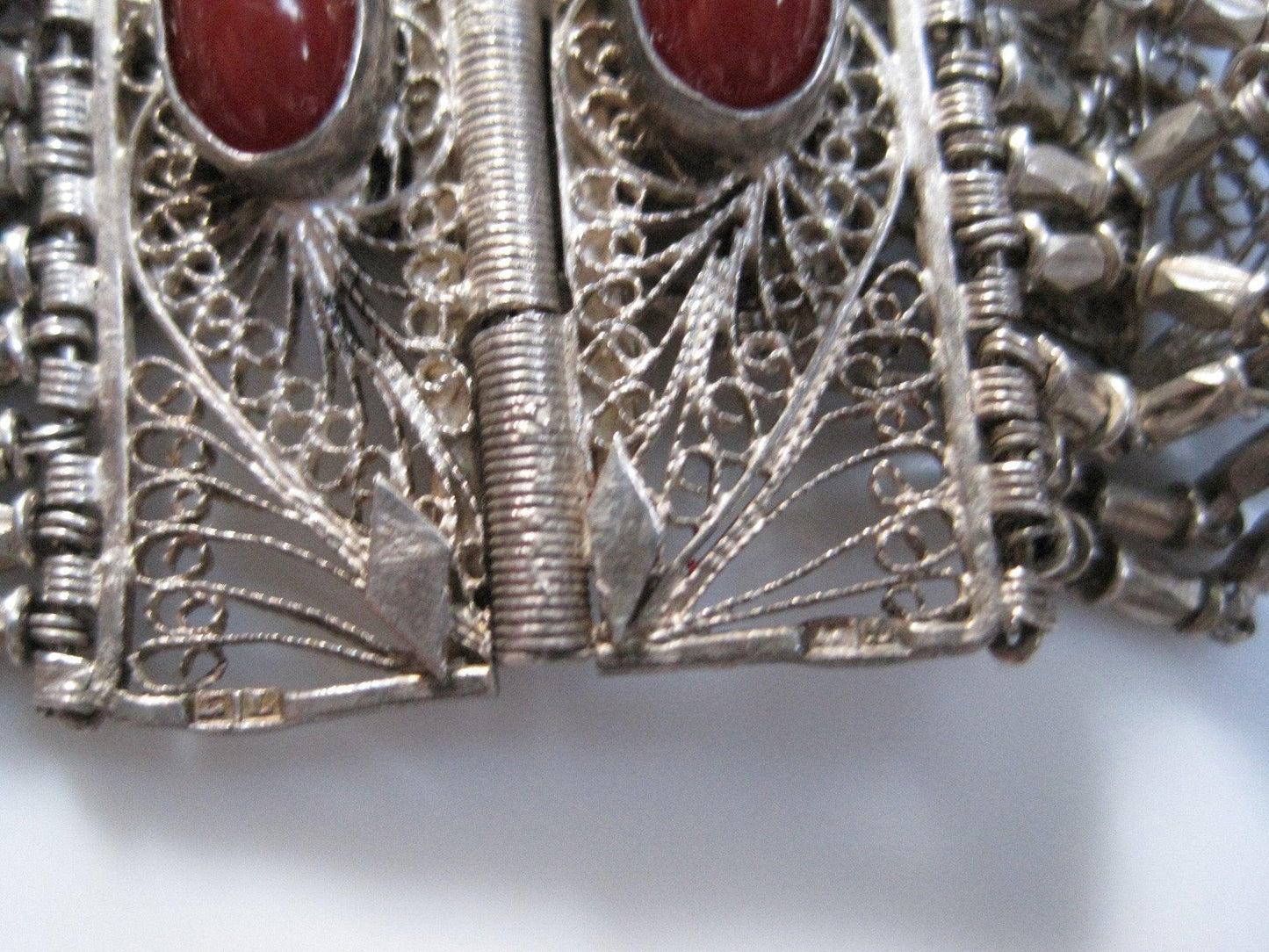 Vintage Silver and Carnelian Egyptian Link Bracelet from the 1930s - Anteeka