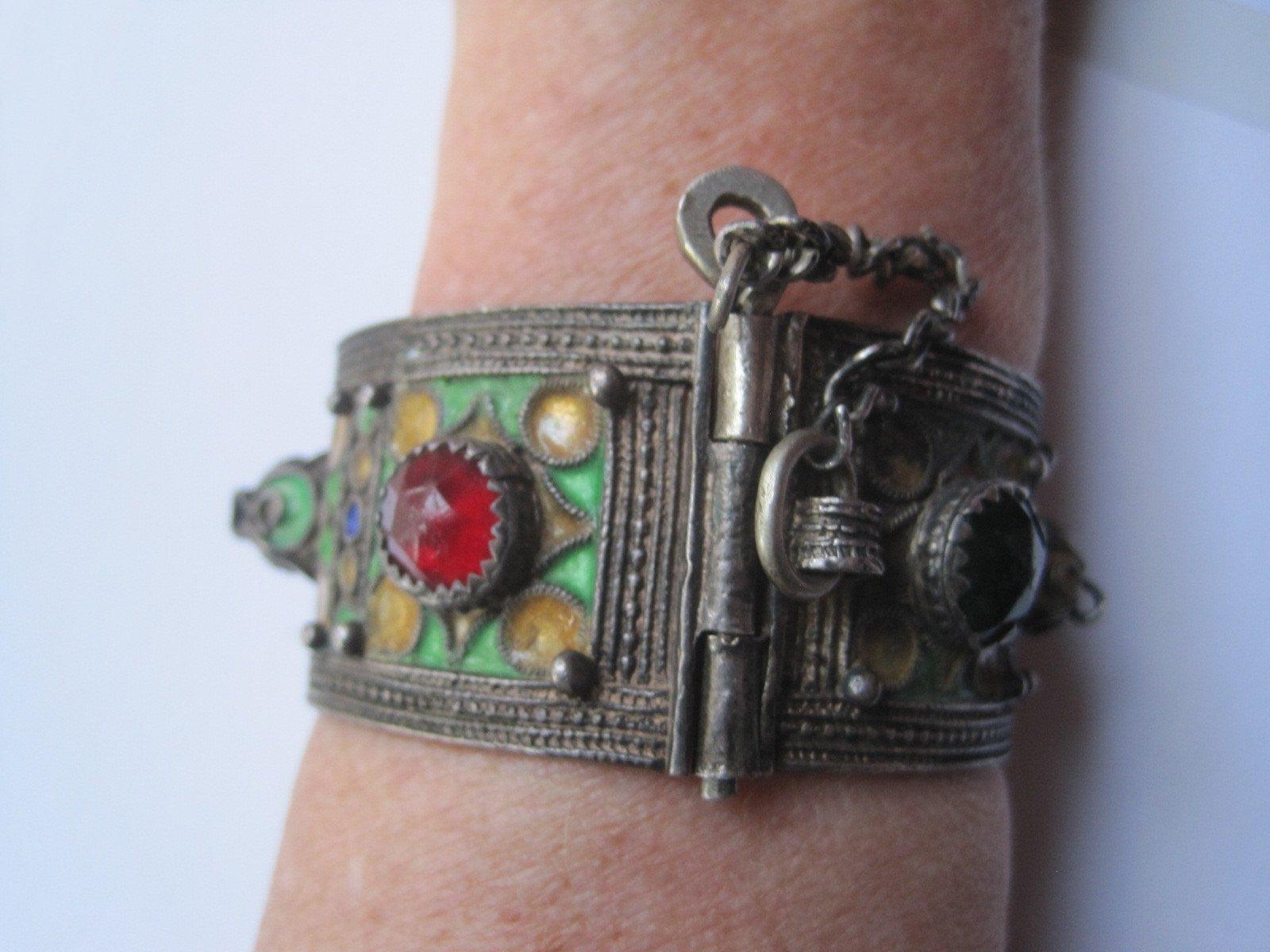 Moroccan jewelry, vintage Saharan fine silver good open bracelet, 2 3/4 diameter