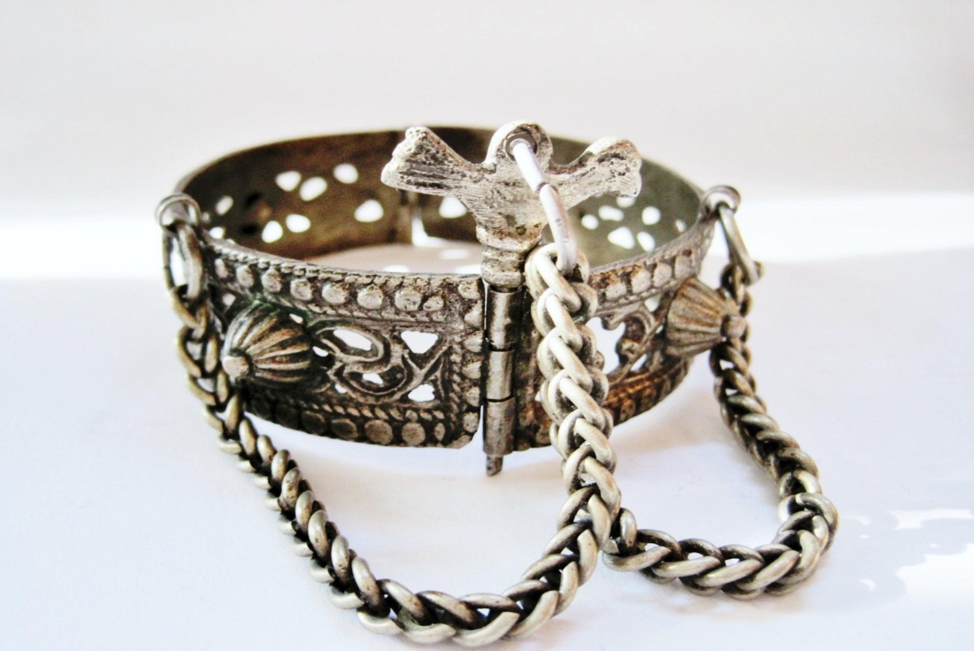 Vintage Silver Berber Bracelet with Bird Closure - Anteeka