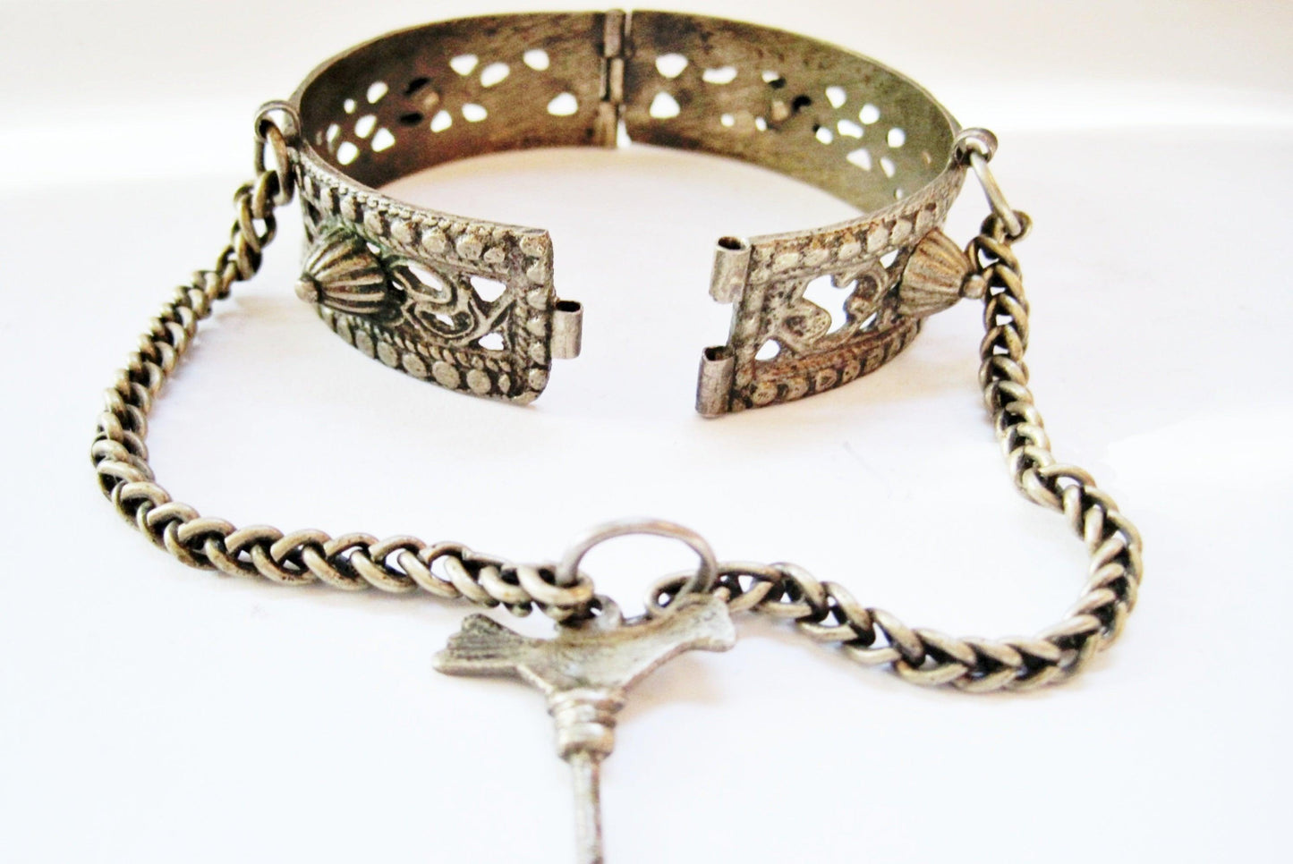 Vintage Silver Berber Bracelet with Bird Closure - Anteeka