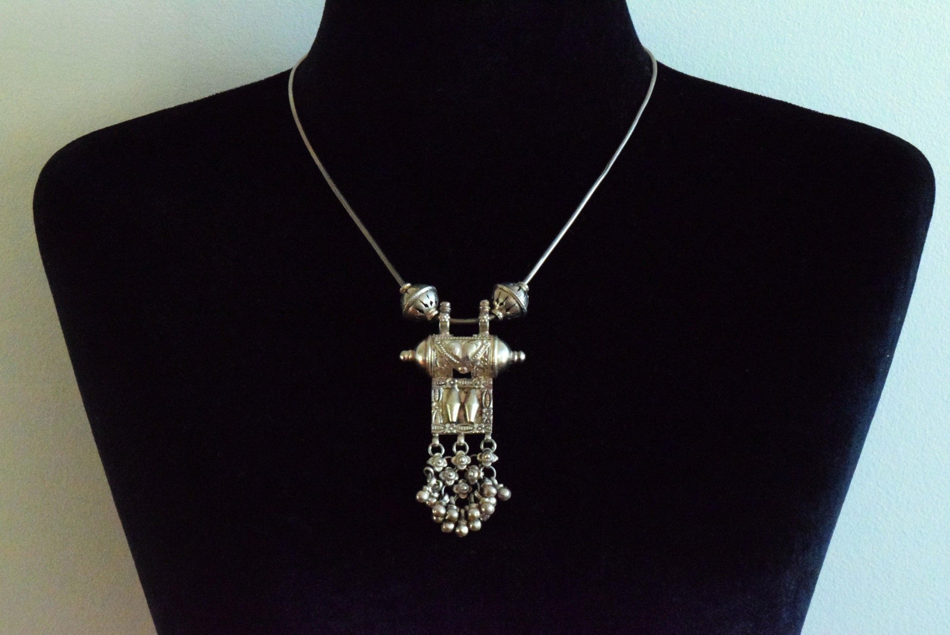 Vintage Silver Indian Necklace with Snake Chain - Anteeka