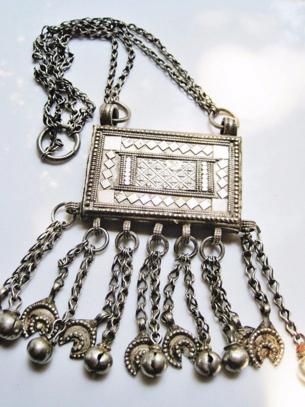 Vintage Silver Omani Hirz or Koran Box Amulet Holder Necklace - Anteeka