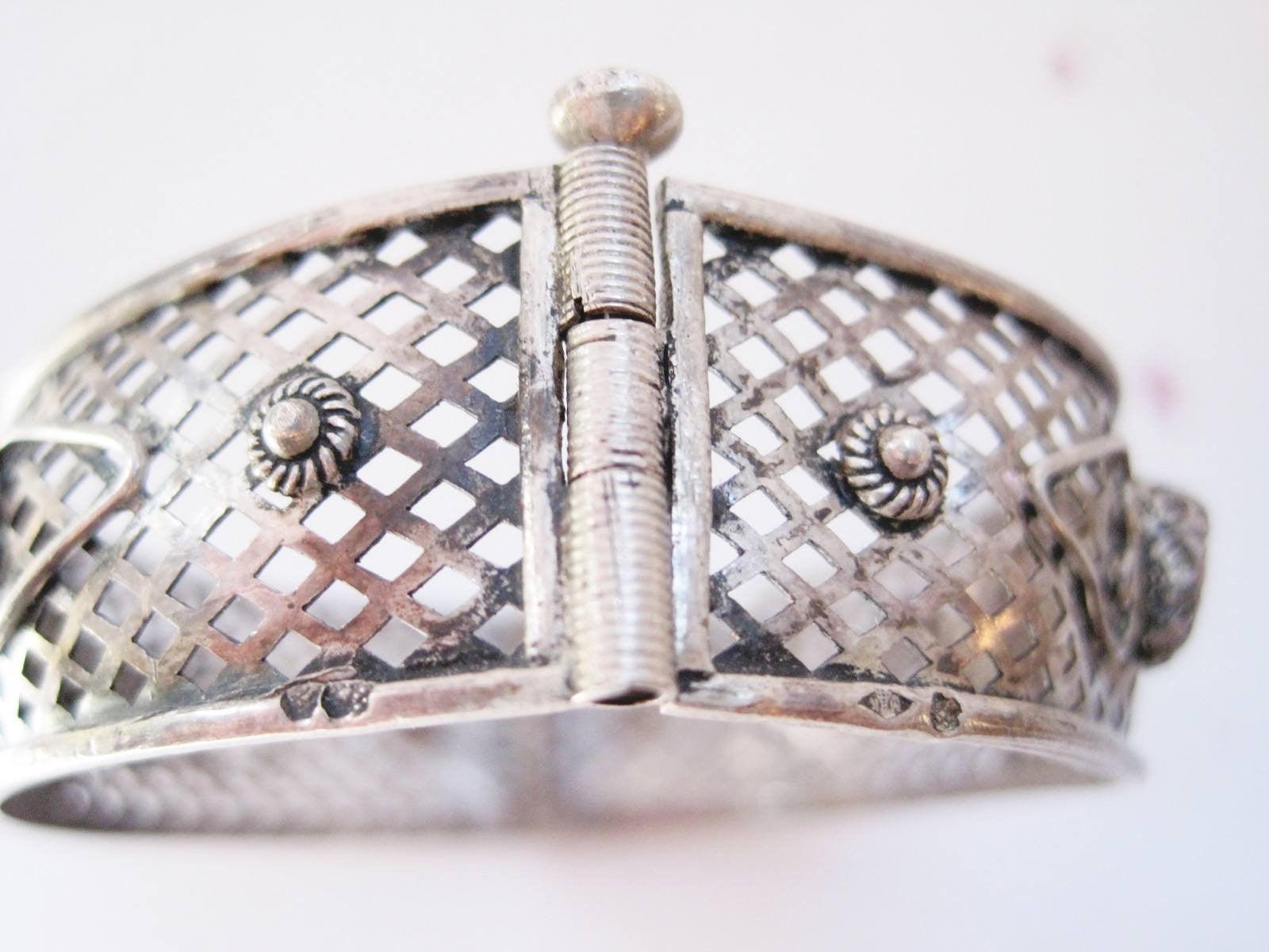 Vintage Silver Tunisian Hinged Bracelet with Arabic Calligraphy - Anteeka