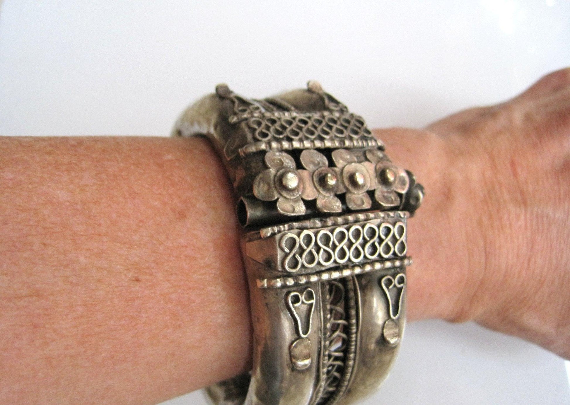 Vintage Tribal Indian Silver Bracelet from Orissa - Anteeka